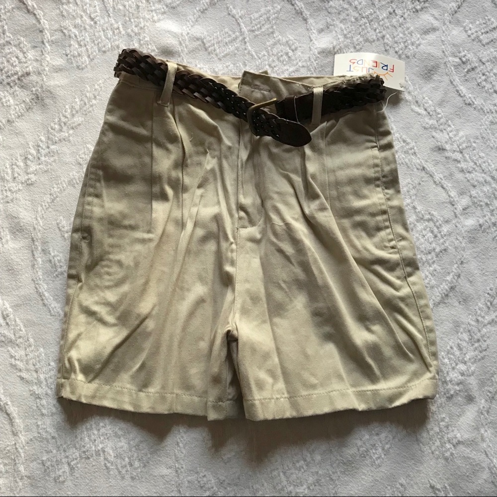 Khaki shorts with belt